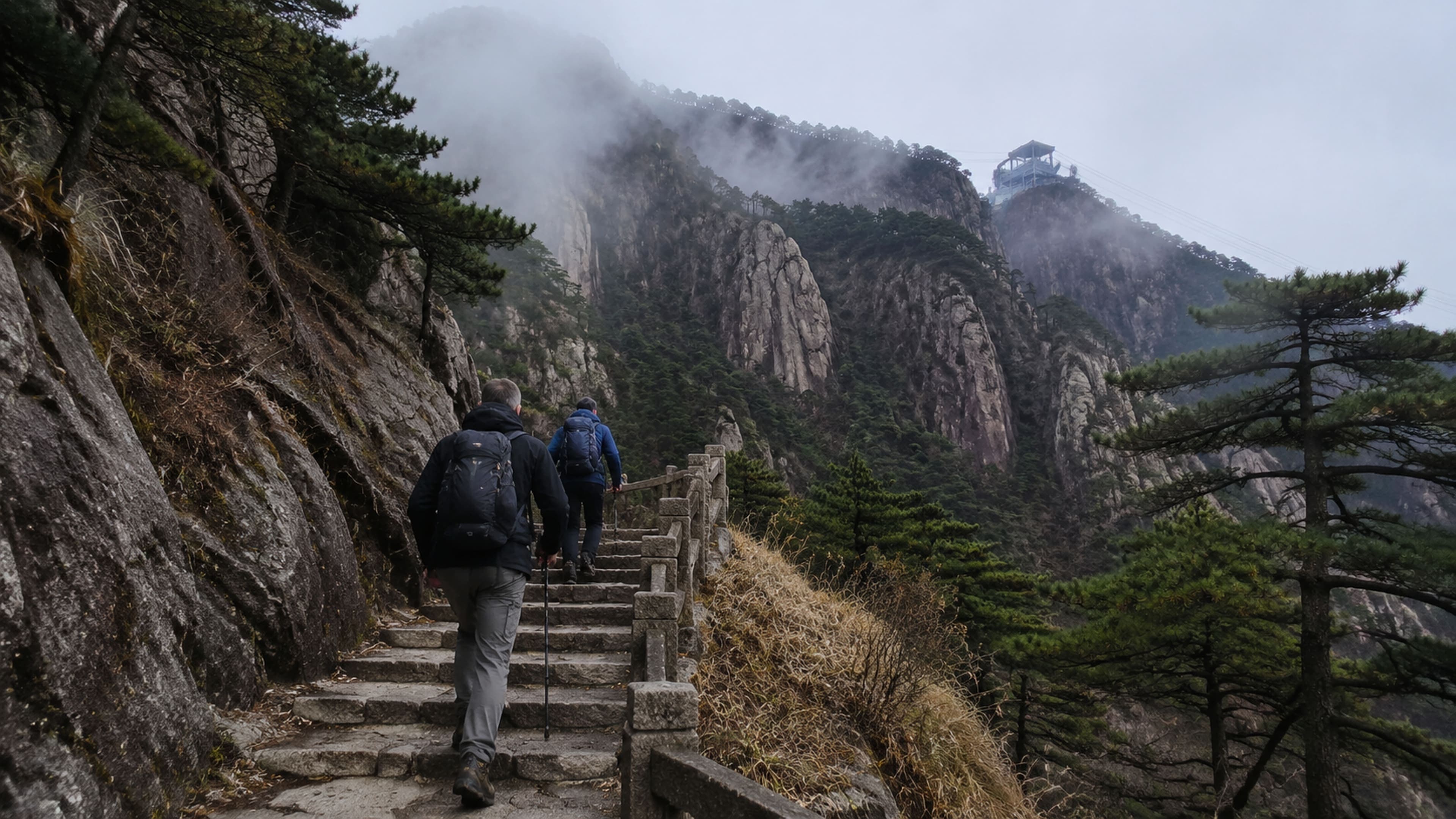 Huangshan scenery needs time for cloud seas and sunrise