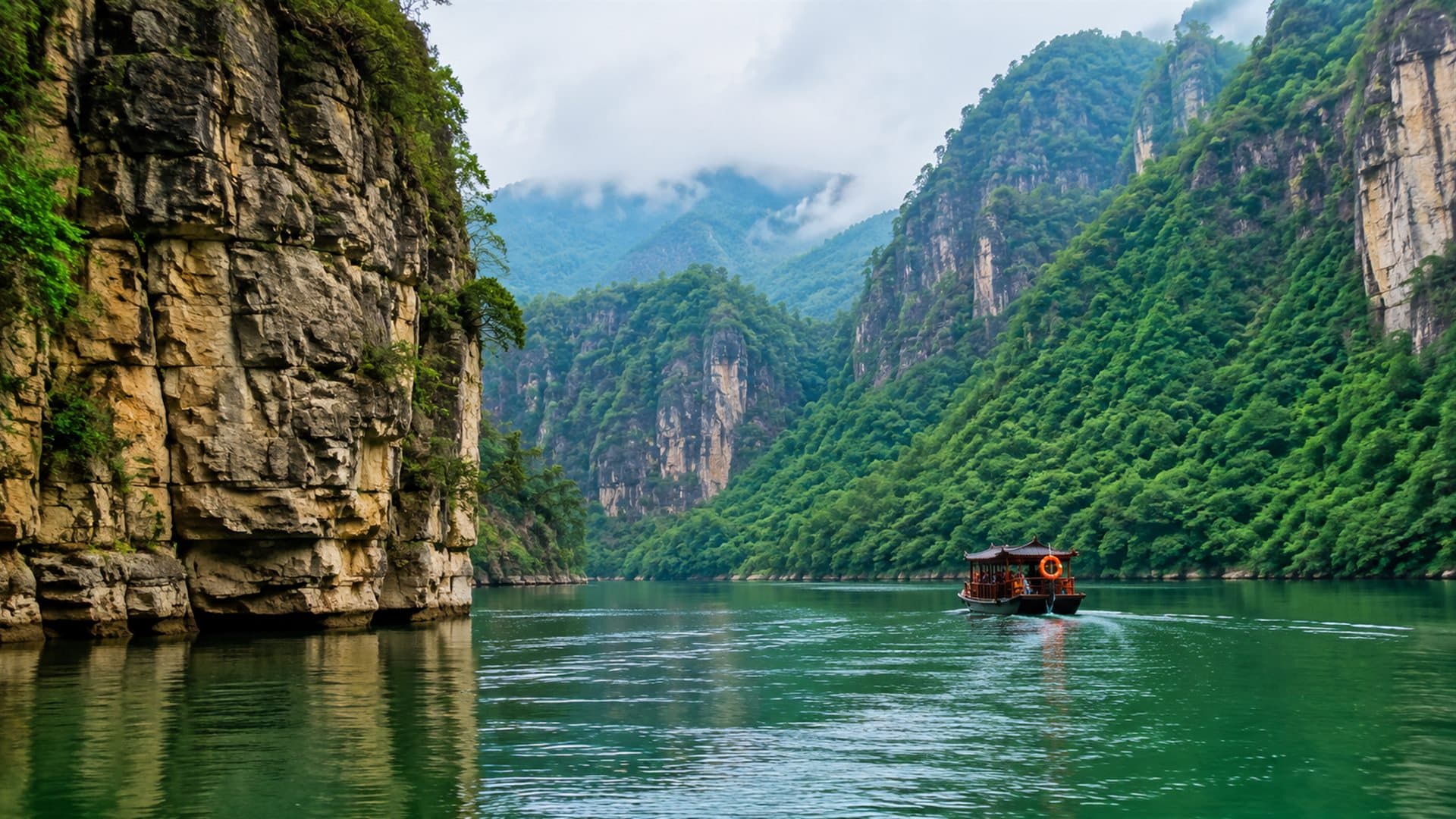 Baofeng Lake boat ride between green cliffs near Zhangjiajie