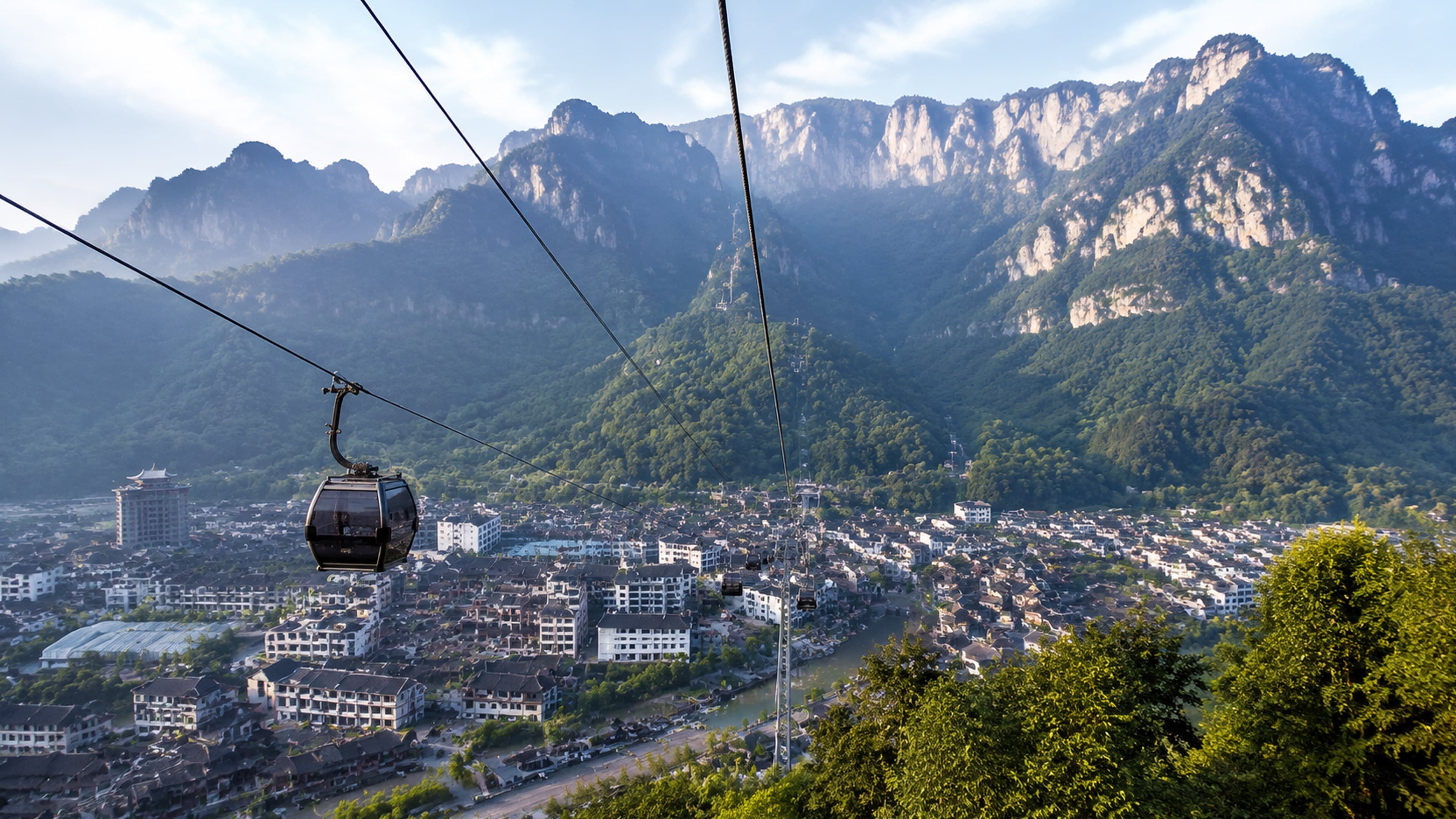 Tianmen cableway prepared by a city-side stay
